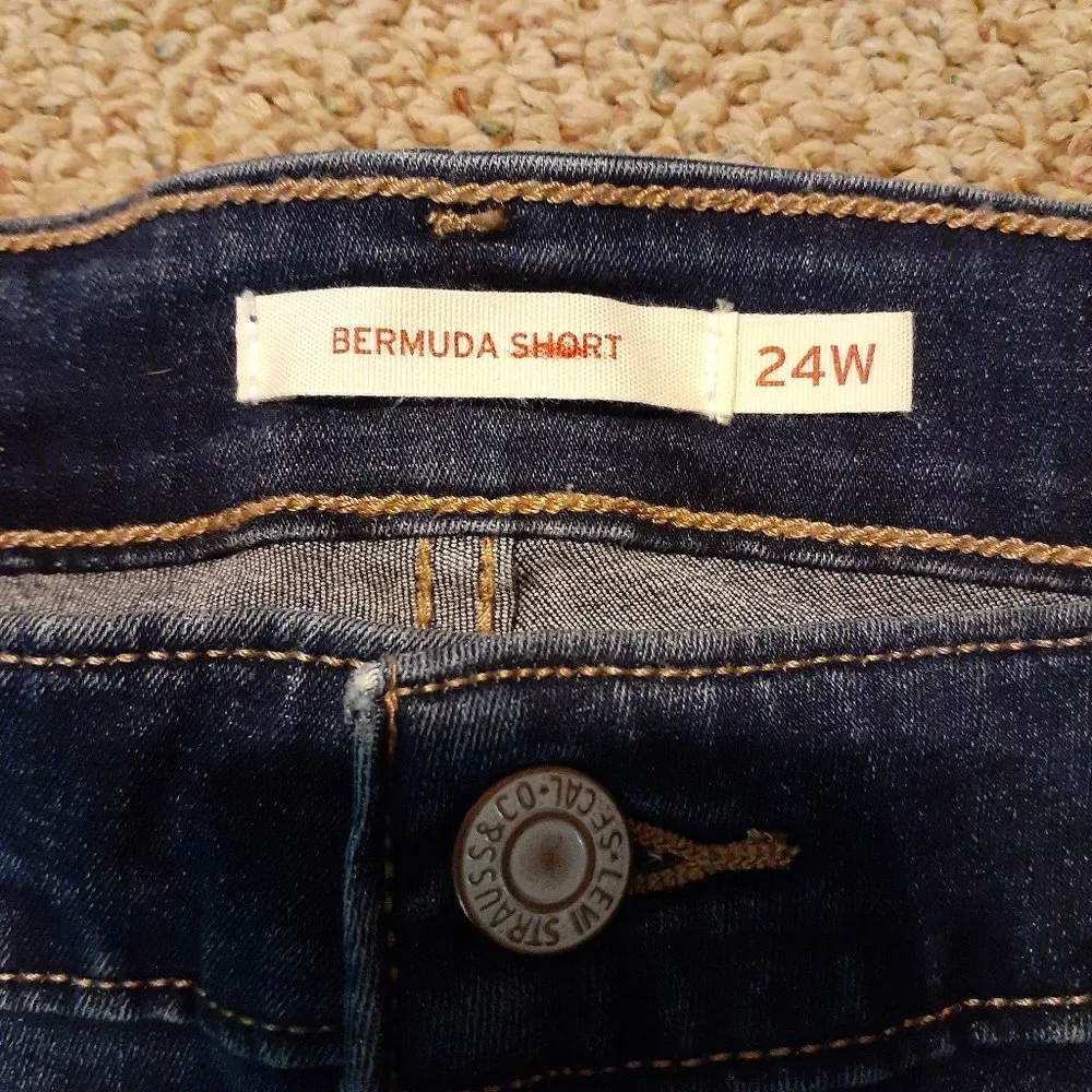 Levi Blue Bermuda shorts size 24W